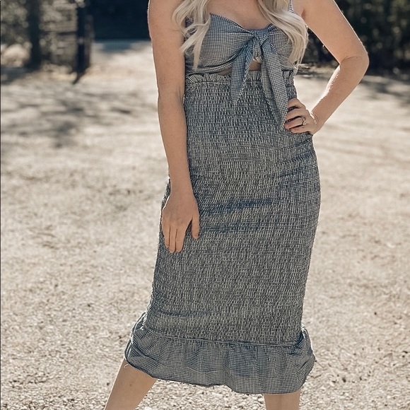 Blue Gingham Print Smocked Fitted Self-Tie Midi Dress size medium - Picture 1 of 3